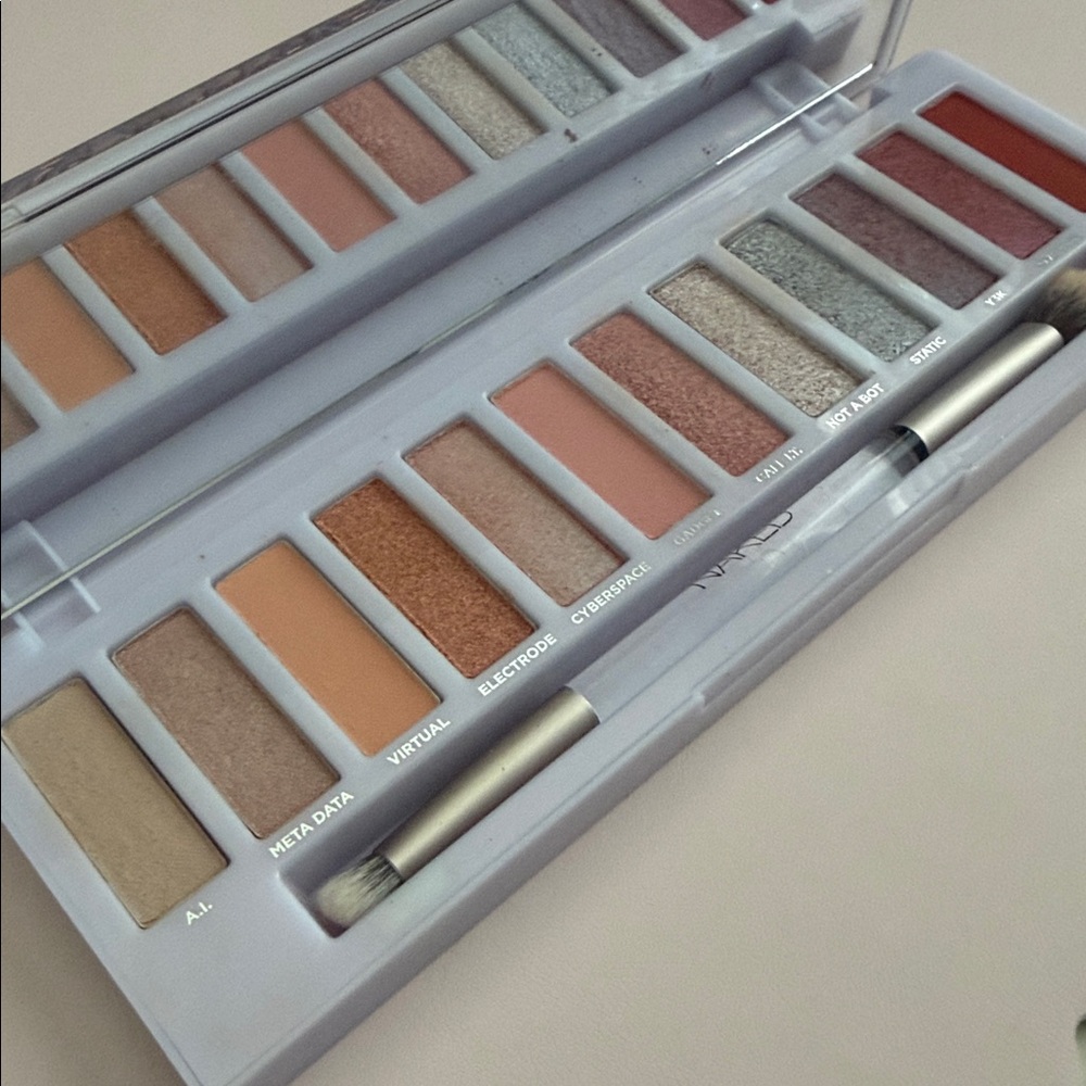 NAKED URBAN DECAY CYBER Neutral Eyeshadow Palette - Picture 2 of 5